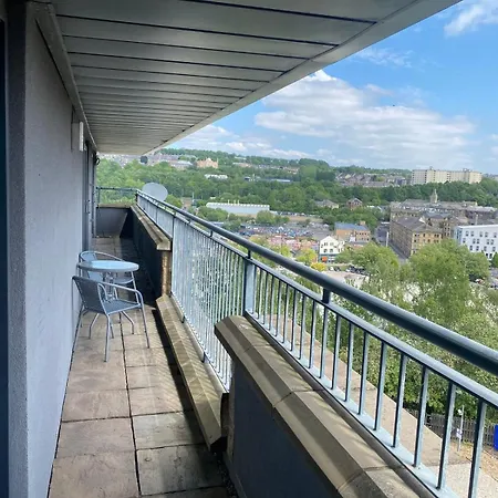 Modern 1-bed Flat With Balcony *