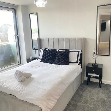 Apartamento Modern 1-bed Flat With Balcony *