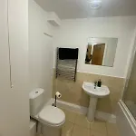 Modern 1-bed Flat With Balcony Διαμέρισμα
