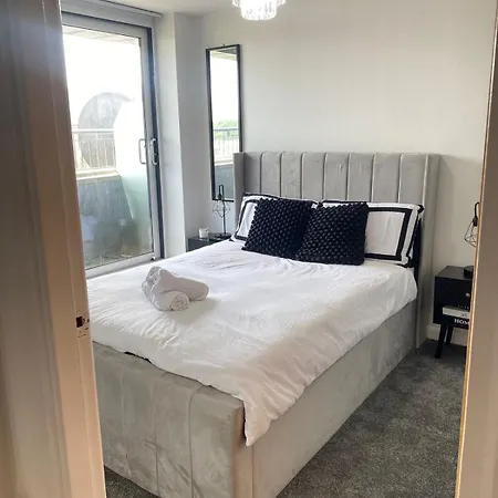 Modern 1-bed Flat With Balcony Lägenhet Bradford (West Yorkshire)