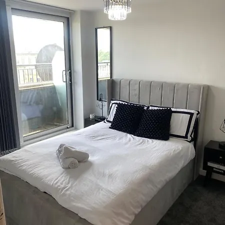 Modern 1-bed Flat With Balcony * Μπράντφορντ
