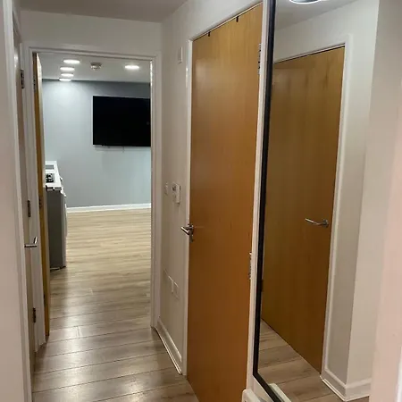 Apartment Modern 1-bed Flat With Balcony Bradford (West Yorkshire)