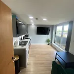 Modern 1-bed Flat With Balcony Appartement
