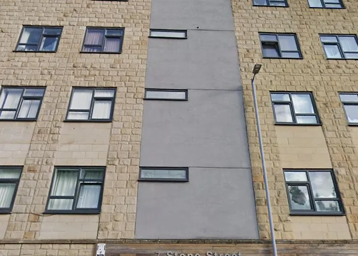 Modern 1-bed Flat With Balcony