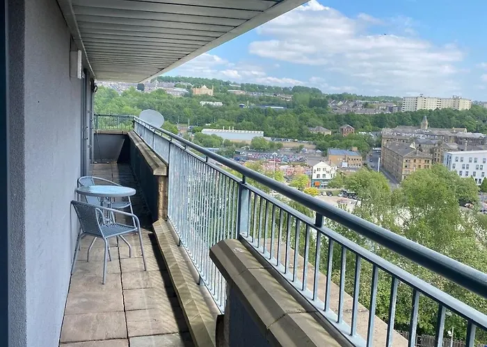 Modern 1-bed Flat With Balcony *