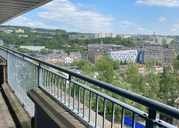 Modern 1-bed Flat With Balcony